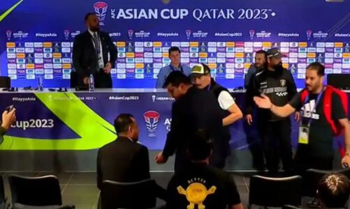 eliminohet nga kupa e azise gazetaret sulmojne trajnerin e kombetares se tyre video