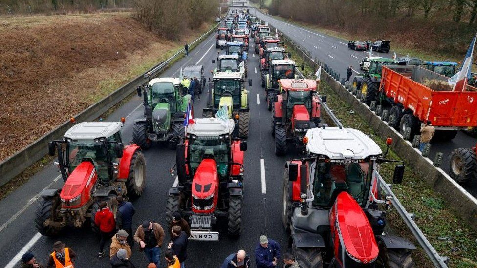 fermeret ne france bllokojne autostraden qe lidh vendin me spanjen