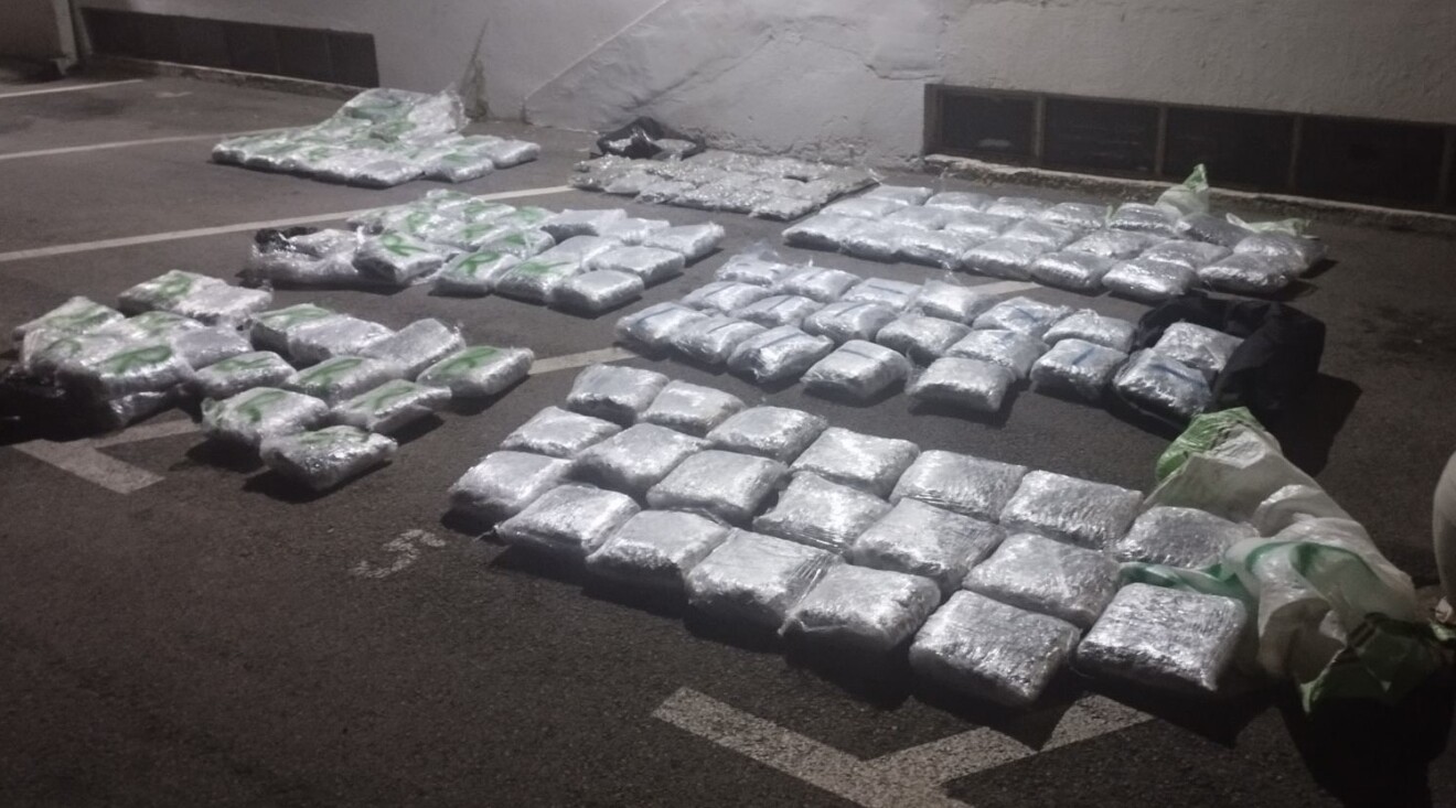 gjenden mbi 120 kg droge ne kufirin shqiptaro malazez si u pikasen nga policia nje cante e dy thase