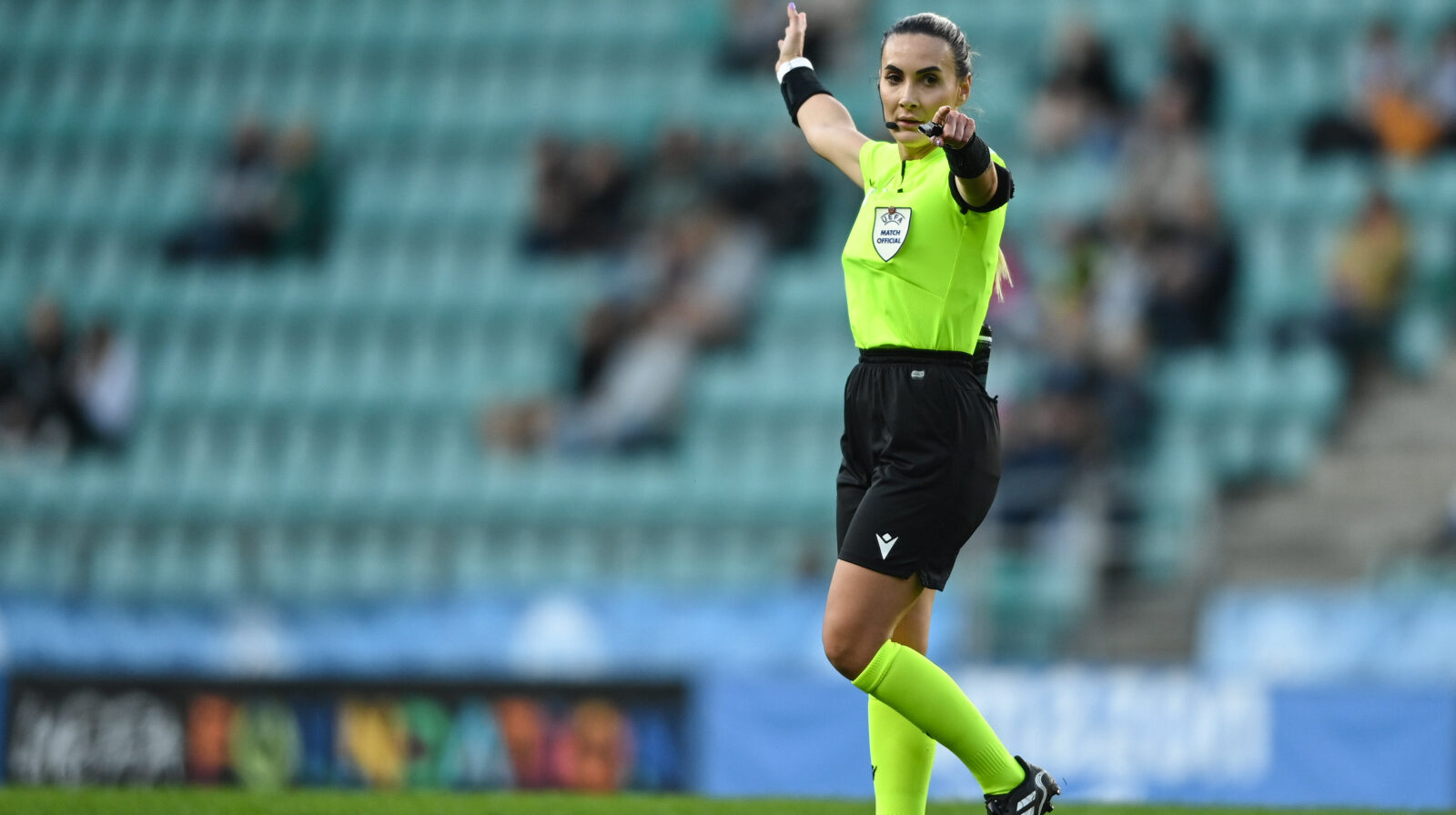 historike per arbitret shqiptare emanuela rusta dhe edjena kapxhiu drejtojne ndeshjen e uefa womens champions league