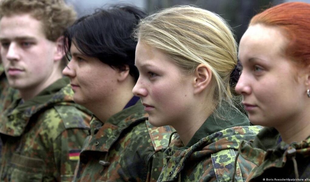 sherbimi i detyrueshem ushtarak dw te rinjte ne beograd prishtine dhe berlin kane pikepamje te ndryshme per kthimin e sherbimit