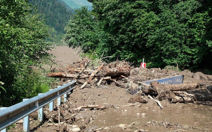 3 të vdekur nga rrëshqitja e dheut në Gjeorgjinë perëndimore