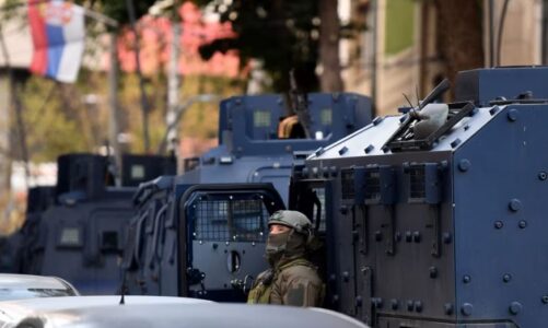 aksion i policise ne rajonin e pejes serbia po mbyllen komunat paralele hyne ne qendren mjekesore dhe