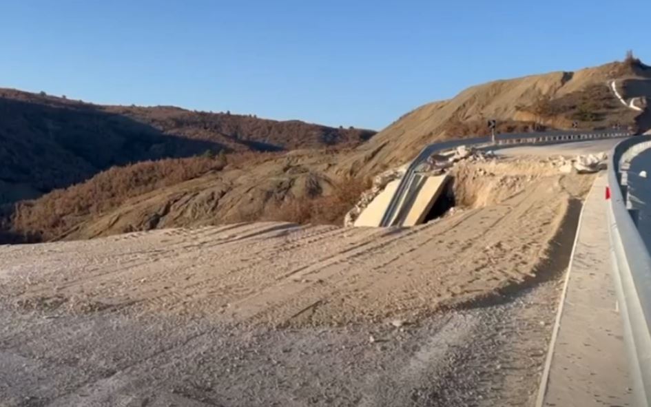 balluku premtoi rrugen ne qershor shembet sapo u ndertua aksi korce erseke drejtuesit e mjeteve kemi frike te kalojme