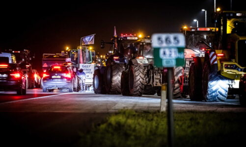 fermeret ne europe nuk ndalen bllokojne me traktore kufirin belgjike hollande