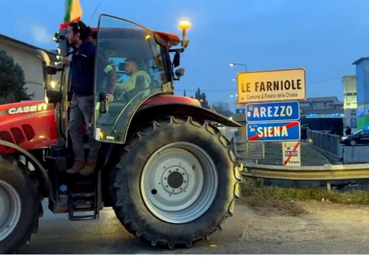 fermeret nga e gjithe italia protestojne sot ne rome me traktore nisen nga