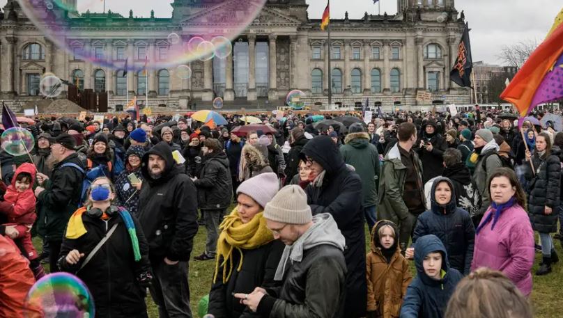 fundjave protestash kunder ekstremizmit te djathte ne gjermani si u mblodhen mijera vete para bundestagut