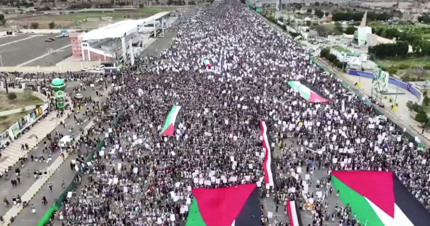 jemenasit proteste masive ne mbeshtetje te palestinezeve ne gaza grupi houthi mesazh pas sulmeve amerikane