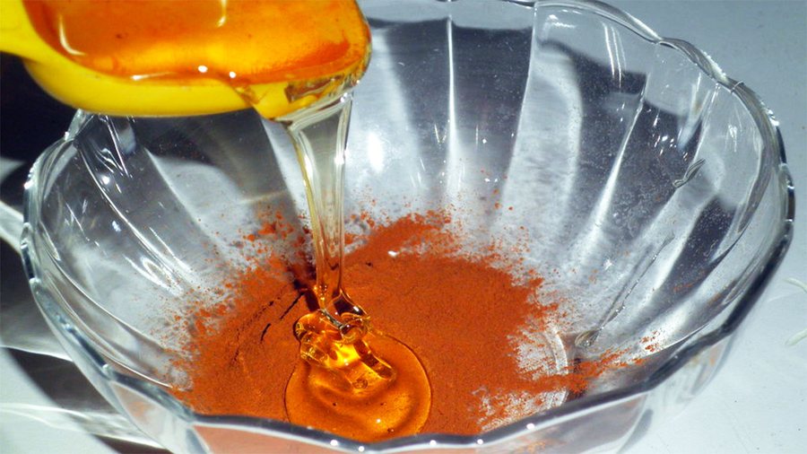 kanelle dhe mjalte menyra me e thjeshte natyrale per te trajtuar rrudhat