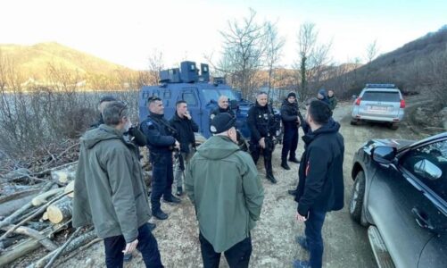 kontrolle te shtuara ne veri te kosoves svecla dhe zyrtare te larte vizitojne nga afer kufirin me serbine