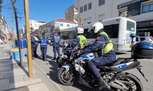 krimi ne durres autori dhe viktima jetonin ne nje pallat goditja me thike ne zemer i mori jeten 40 vjecarit