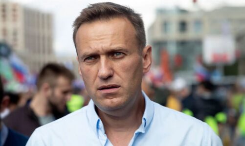 ku eshte trupi i navalny t kremlini me dore te hekurt arreston dhe priftin qe do te mbante ceremonine per liderin rus