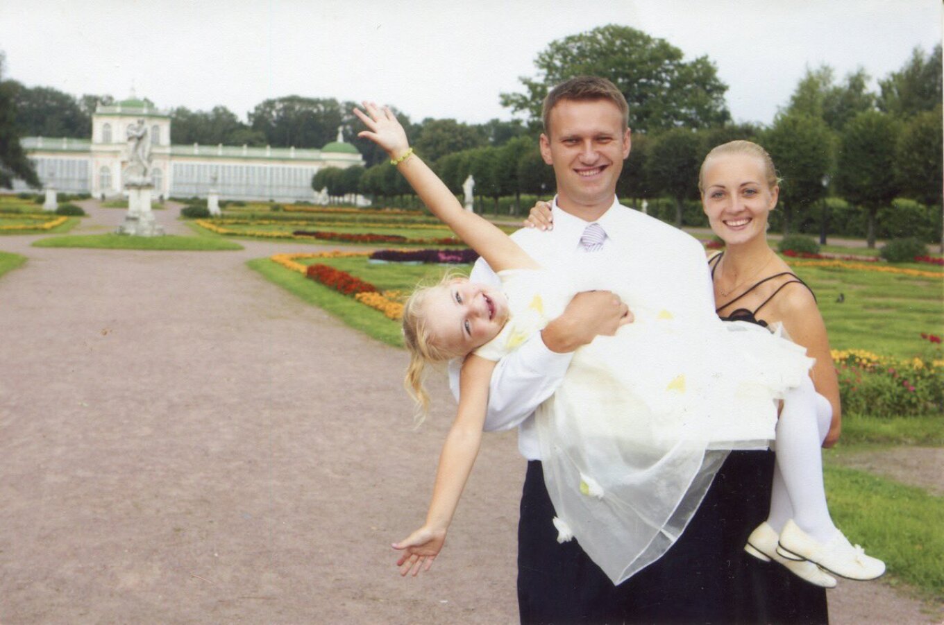me mungon postimi prekes dhe fotoja e vajzes se navalny