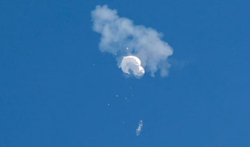 nje balone e vogel ne hapesiren ajrore te shba se ngre ne alarm ushtrine amerikane