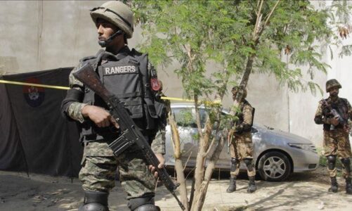 nje ushtar i vrare dhe 2 te plagosur ne nje sulm terrorist ne pakistanin veriperendimor