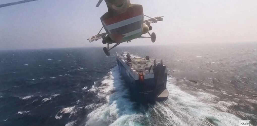 nuk ndalet agresioni ne detin e kuq anija greke sulmohet me dy raketa nga grupi rebel houthi