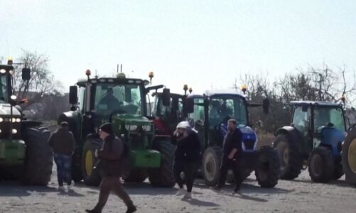 pas frances gjermanise dhe belgjikes edhe fermeret italiane ne proteste mbi 60 traktore bllokojne rruget ne caserta