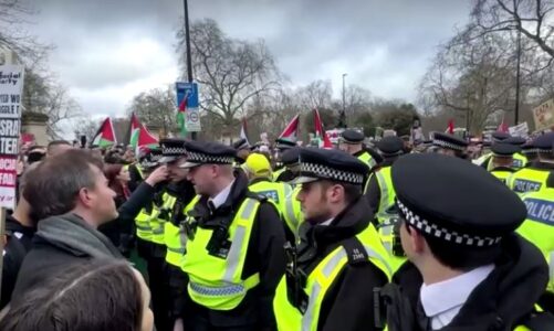 policia britanike perballet me protestuesit pro palestineze ndersa mijera njerez marshojne ne londer