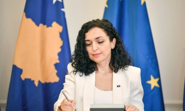 presidentja osmani uron 16 vjetorin e pavaresise te duam kosove te lire te pavarur sovrane e me aleate