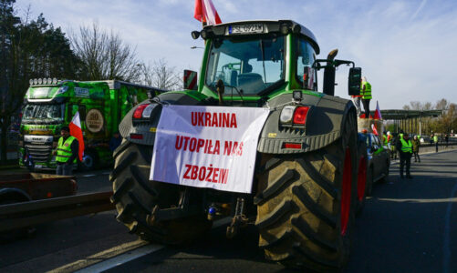 protestat e fermereve polonia paralajmeron mbylljen e kufirit me ukrainen kievi kundershton