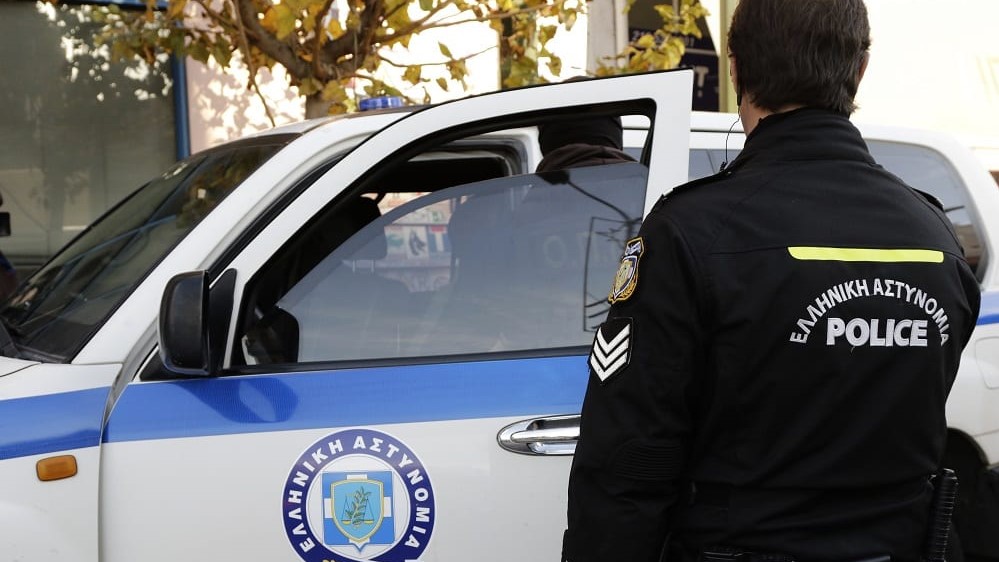 qelluan me arme gjate ndeshjes se futbollit arrestohen 2 shqiptare ne greqi