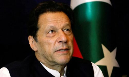 rezultat i papritur ne zgjedhjet ne pakistan aleatet e ish kryeministrit te burgosur khan fitojne shumicen