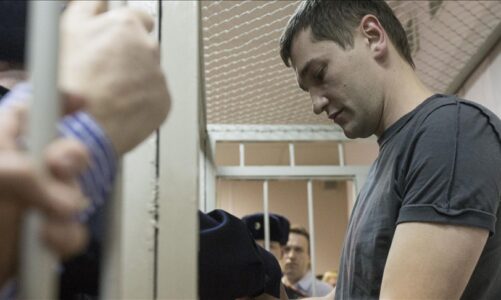 rusia vendos ne listen e te kerkuarve vellane e politikanit te ndjere te opozites navalny