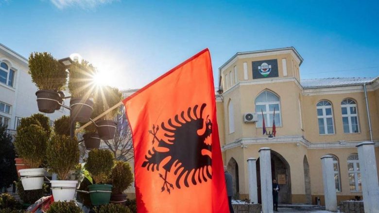 serbia i shkurton buxhetin kosova premton mbeshtetje per keshillin kombetar shqiptar ne luginen e presheves
