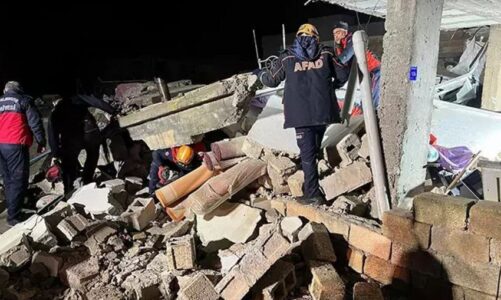 shembet nje shtepi dykateshe ne turqi 2 te vdekur dhe 8 te plagosur