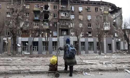 shenohet sot pervjetori i dyte i pushtimit rus ne ukraine paralajmerimet e biden per putinin dhe kunderofensiva e re e shpallur nga zelenksy