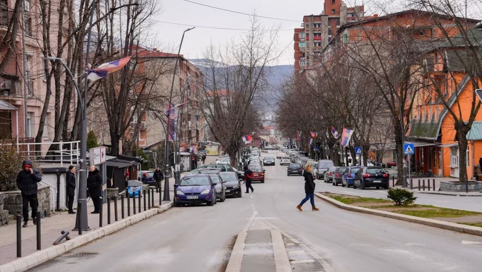 shperndane fletushkat qe benin thirrje per rezistence dy te ndaluar ne kosove