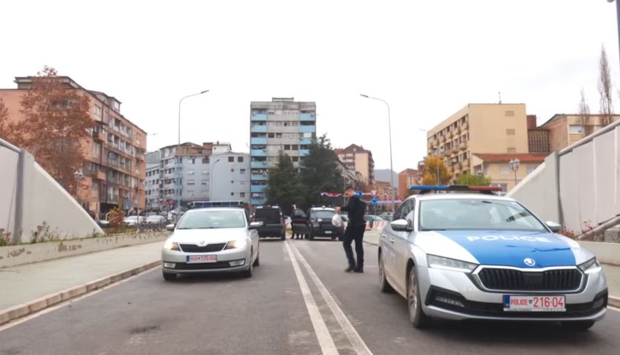 shperndarja e fletushkave ne veri te kosoves qe bejne thirrje per rezistence policia nis hetimet