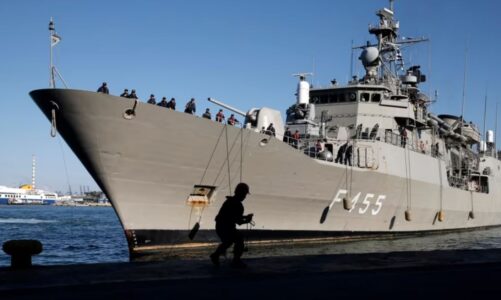 sulmet e rebeleve huthi ndaj anijeve greqia merr drejtimin e misionit detar te be se ne detin e kuq