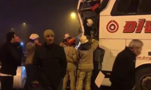 turqi kamioni perplaset me autobusin 19 persona te plagosur