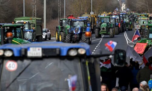 vala e protestave fermeret ceke dhe sllovake bllokojne kufijte me traktore