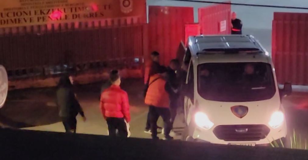 video ekzekutohet masa e re e sigurise per vangjush dakon pamje nga momenti ku transferohet drejt shtepise