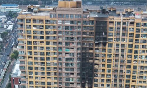 zjarr ne kompleks apartamentesh ne kine te pakten 15 te vdekur dhe 44 te plagosur
