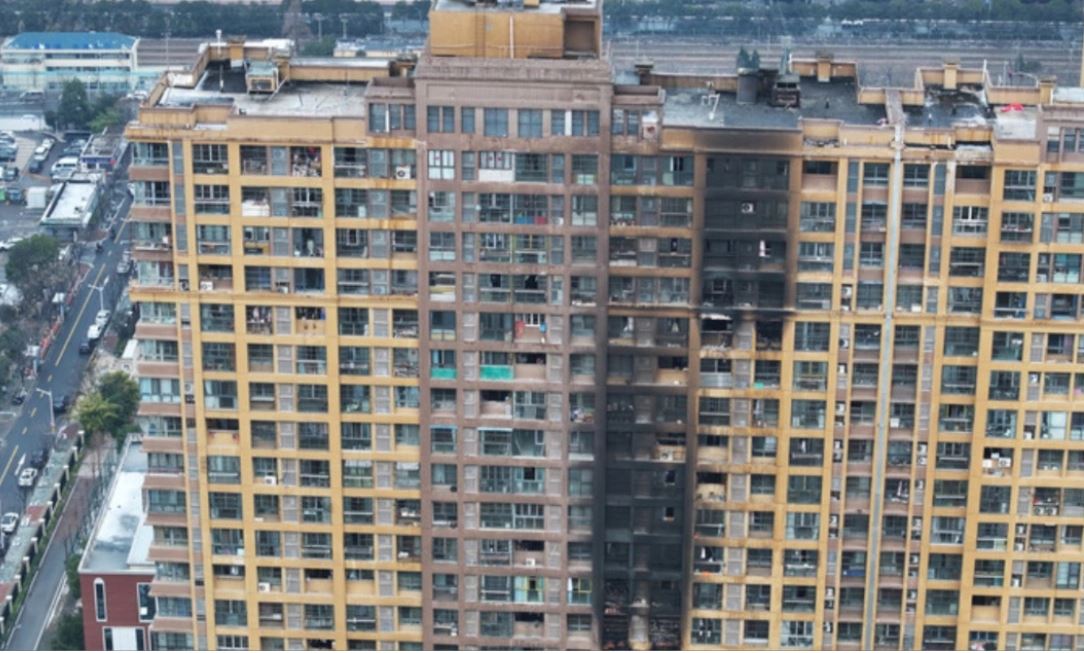 zjarr ne kompleks apartamentesh ne kine te pakten 15 te vdekur dhe 44 te plagosur