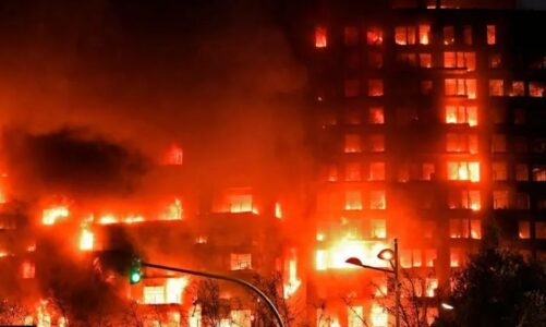 zjarri ne pallatin 14 katesh ne valencia 4 te vdekur 19 te zhdukur