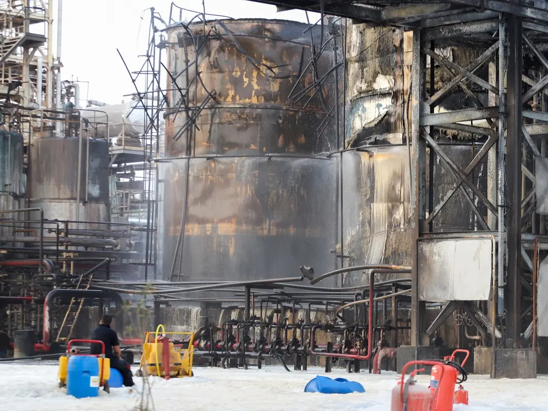 1 i vrare 3 te plagosur nga zjarri ne nje rafineri nafte ne jug te iranit