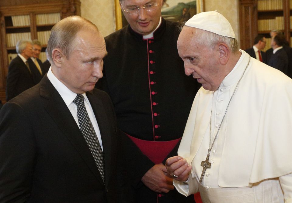 a do te vizitoje papa mosken per te ndermjetesuar paqen vatikani i jep fund aludimeve nuk kemi marre ftese nga rusia