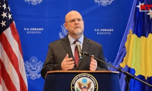 ambasadori amerikan ne prishtine shperthen ndaj radoicic kriminel te mbaje pergjegjesi per sulmin ne banjske