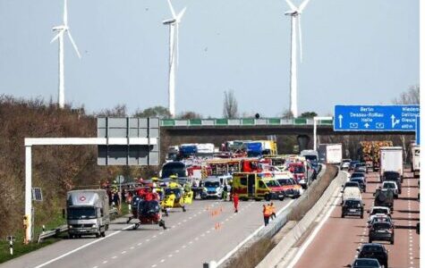 autobusi del nga autostrada ne gjermani se paku 5 te vdekur
