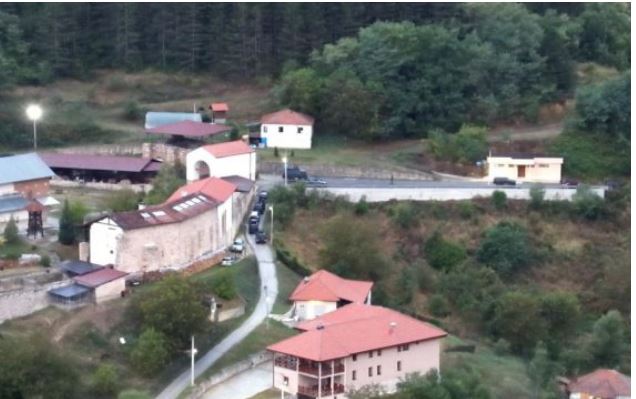 cfare po ndodh policia e kosoves gjen armatim prane manastirit te banjskes