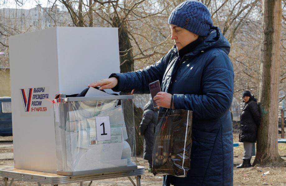 donetsku ukrainas i kontrolluar nga rusia voton per here te pare ne zgjedhjet presidenciale ruse