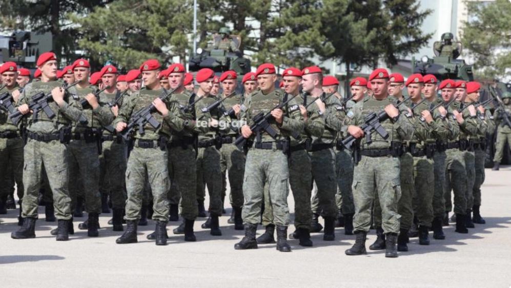 emocionuese ushtaret e kosoves kendojne kengen mora fjale video