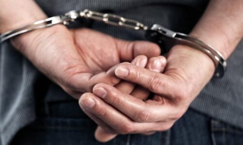 hyri te vidhte ne nje banese arrestohet ne flagrance 43 vjecari ne gjirokaster