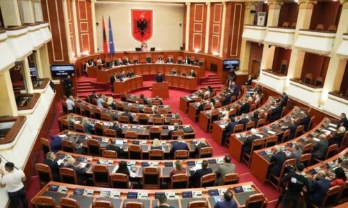 Kërkesa e opozitës për anulimin e votimit në Kuvend, mblidhet sot Sekretariati i Etikës
