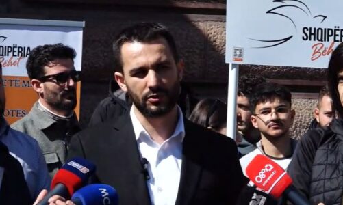 levizja shqiperia behet mbledh firma per ndryshimet ne sistemin zgjedhor lapaj te ndahet shapi nga sheqeri emigrantet te drejte te votojne