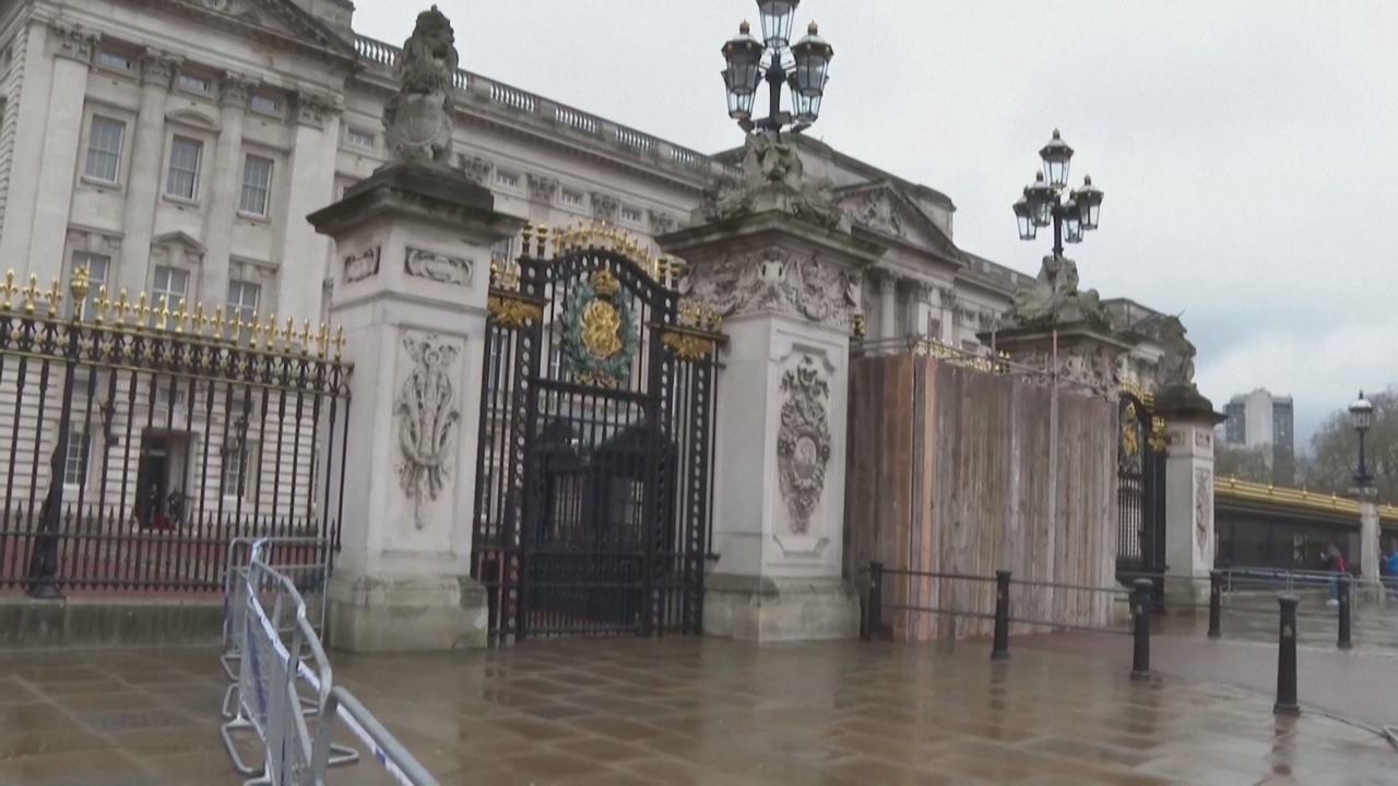 londer automjeti perplas porten e pallatit buckingham arrestohet drejtuesi